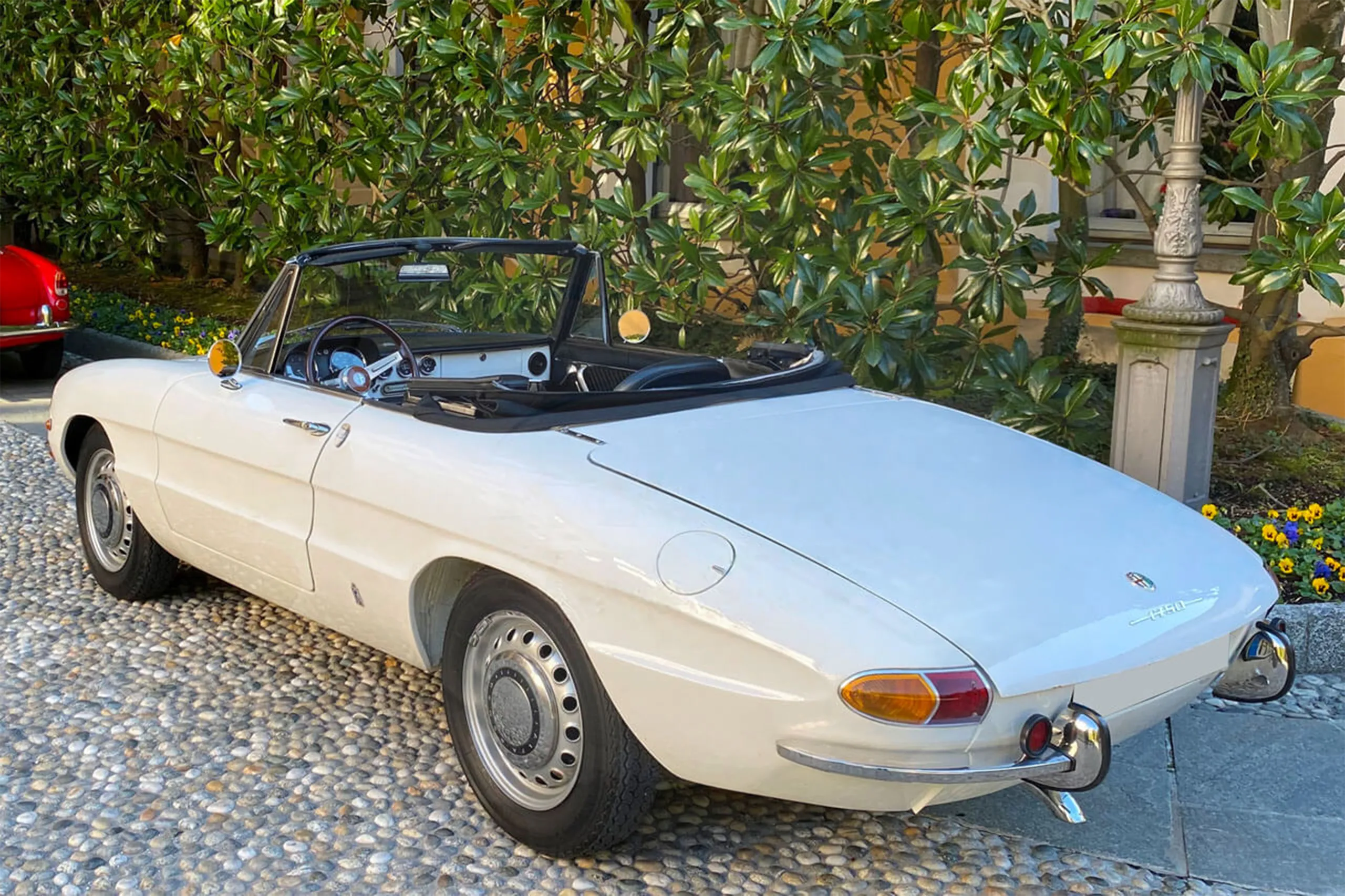 1966 Alfa Romeo Spider 1750 Osso di Seppia