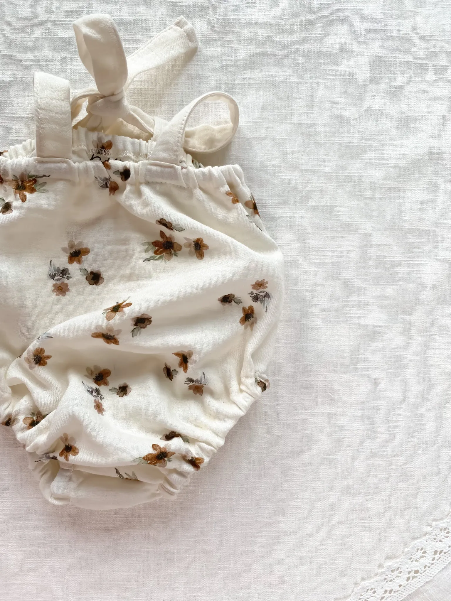 Baby romper / floral muslin - cream