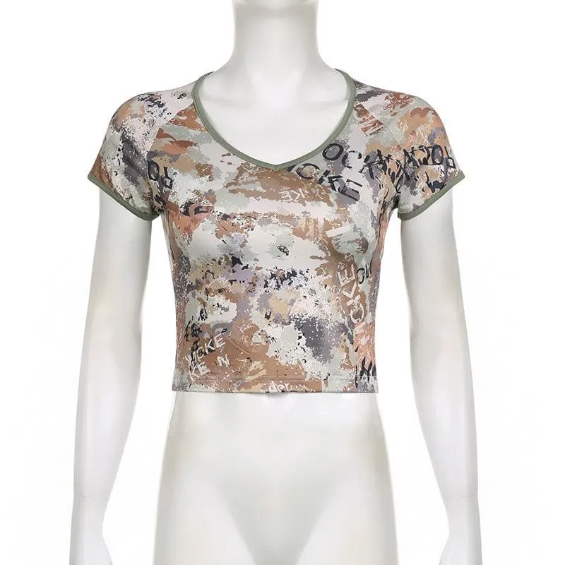 BerryBetty - Camouflage v neck short sleeve contrast crop top