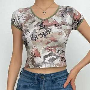 BerryBetty - Camouflage v neck short sleeve contrast crop top