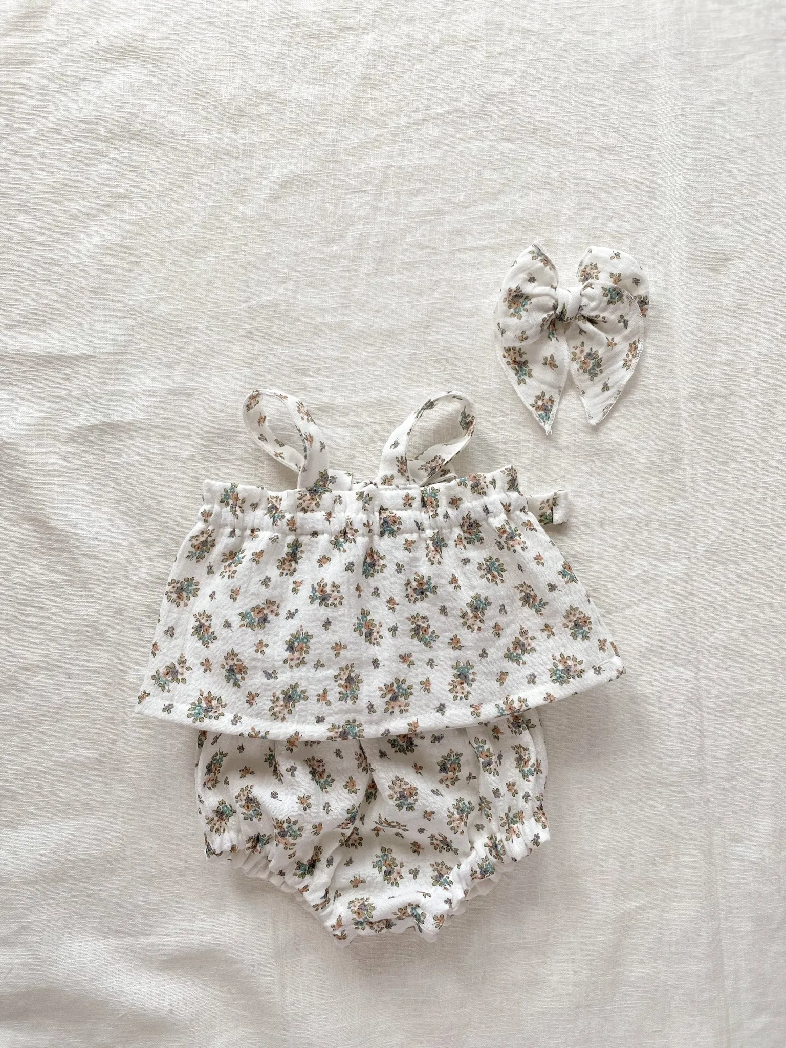 Bloomers / blue floral muslin