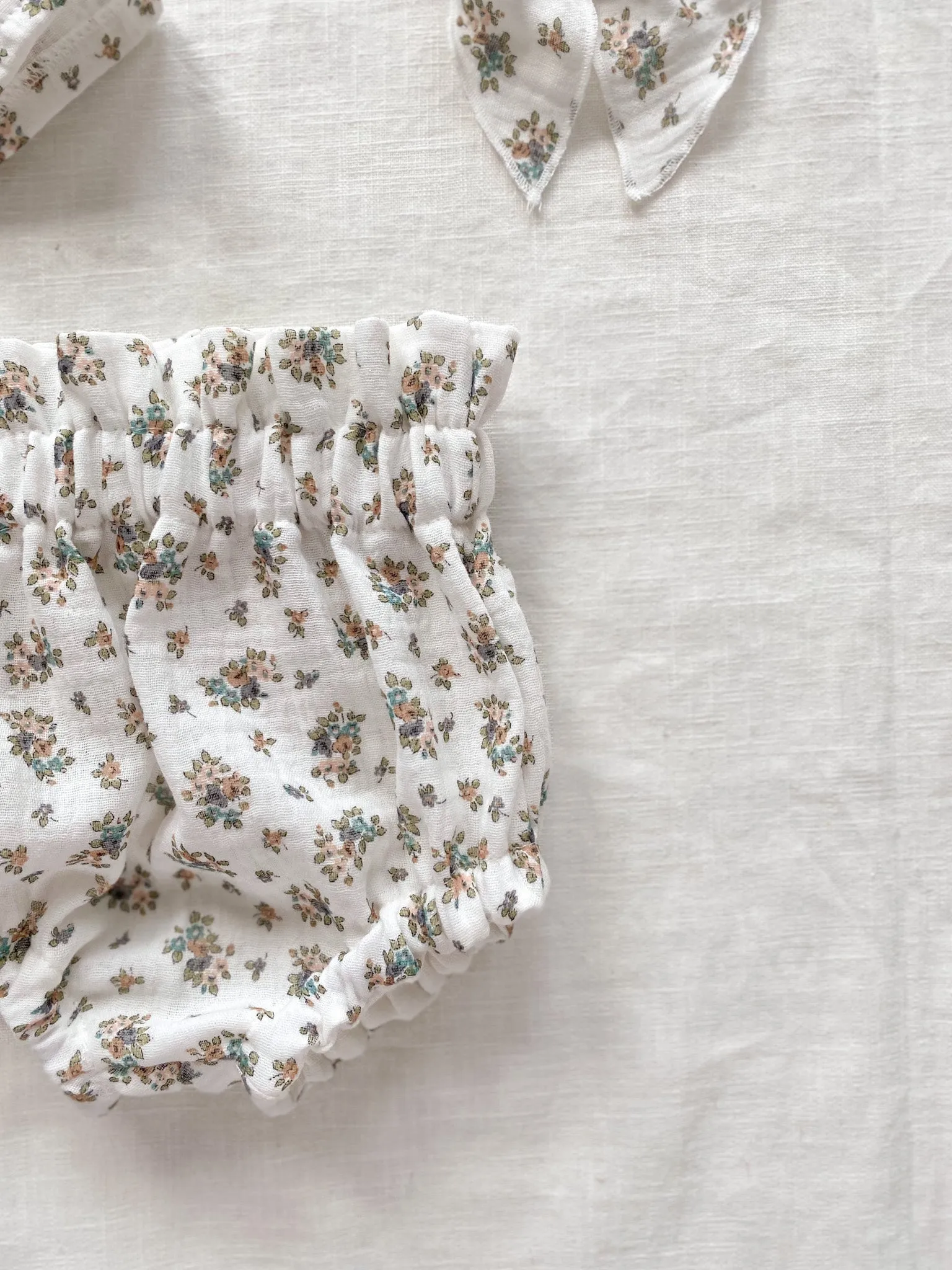 Bloomers / blue floral muslin